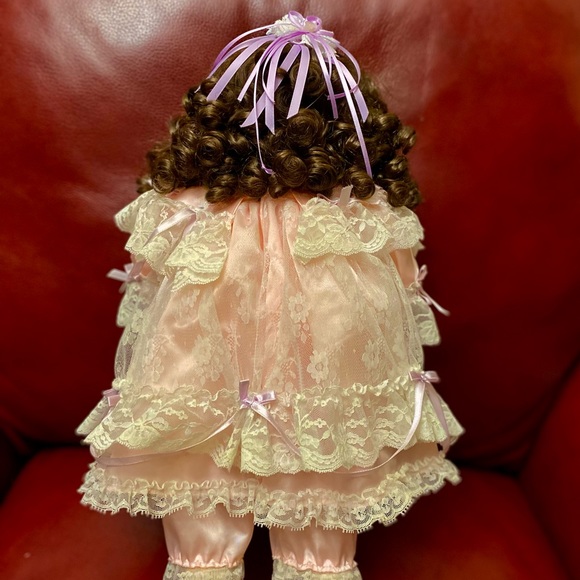 DOLL MOMENTS TREASURED Porcelain Doll #11/2000 Handcrafted "LUCY" 1901 /2000 - Picture 8 of 15